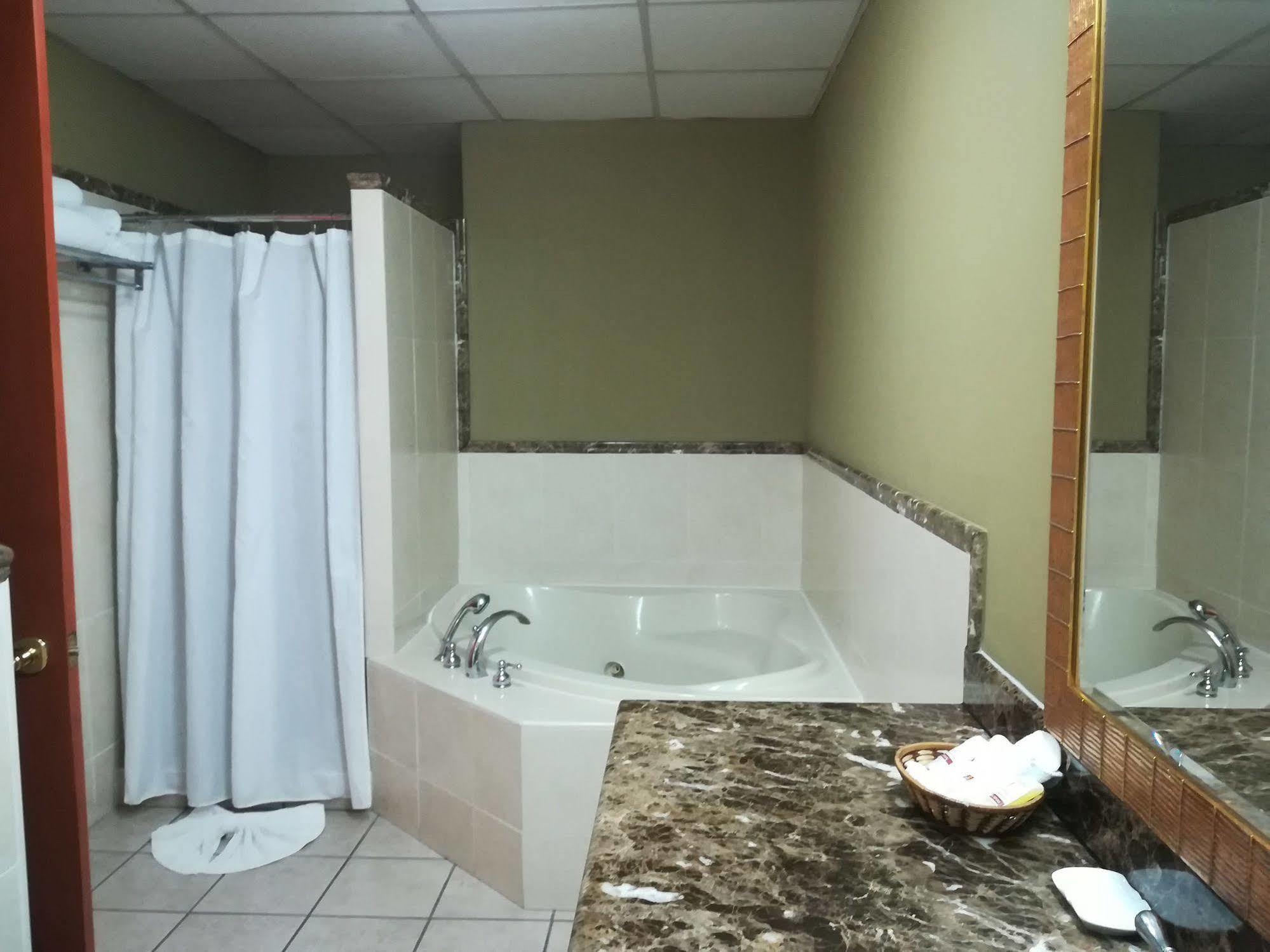 Suites Las Palmas, Hotel & Apartments. San Salvador Kültér fotó